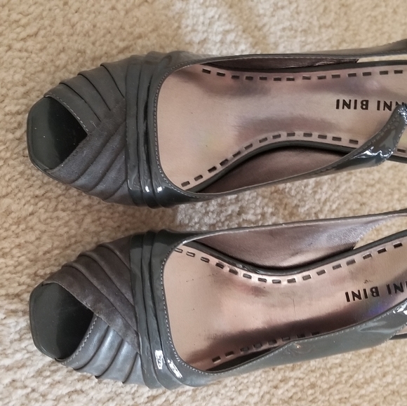 Shoes - Picture 3 of 4